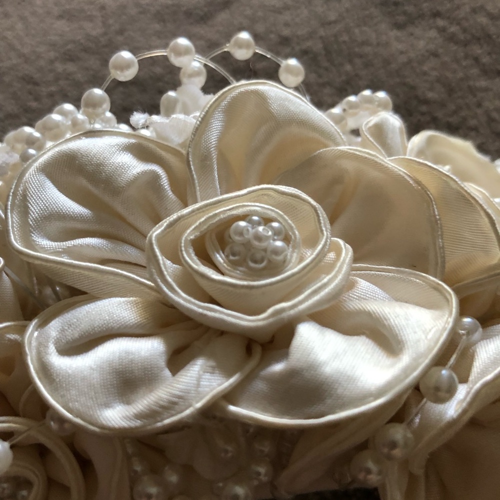 Bridal Hair Comb. Ivory - Picture 2 of 5